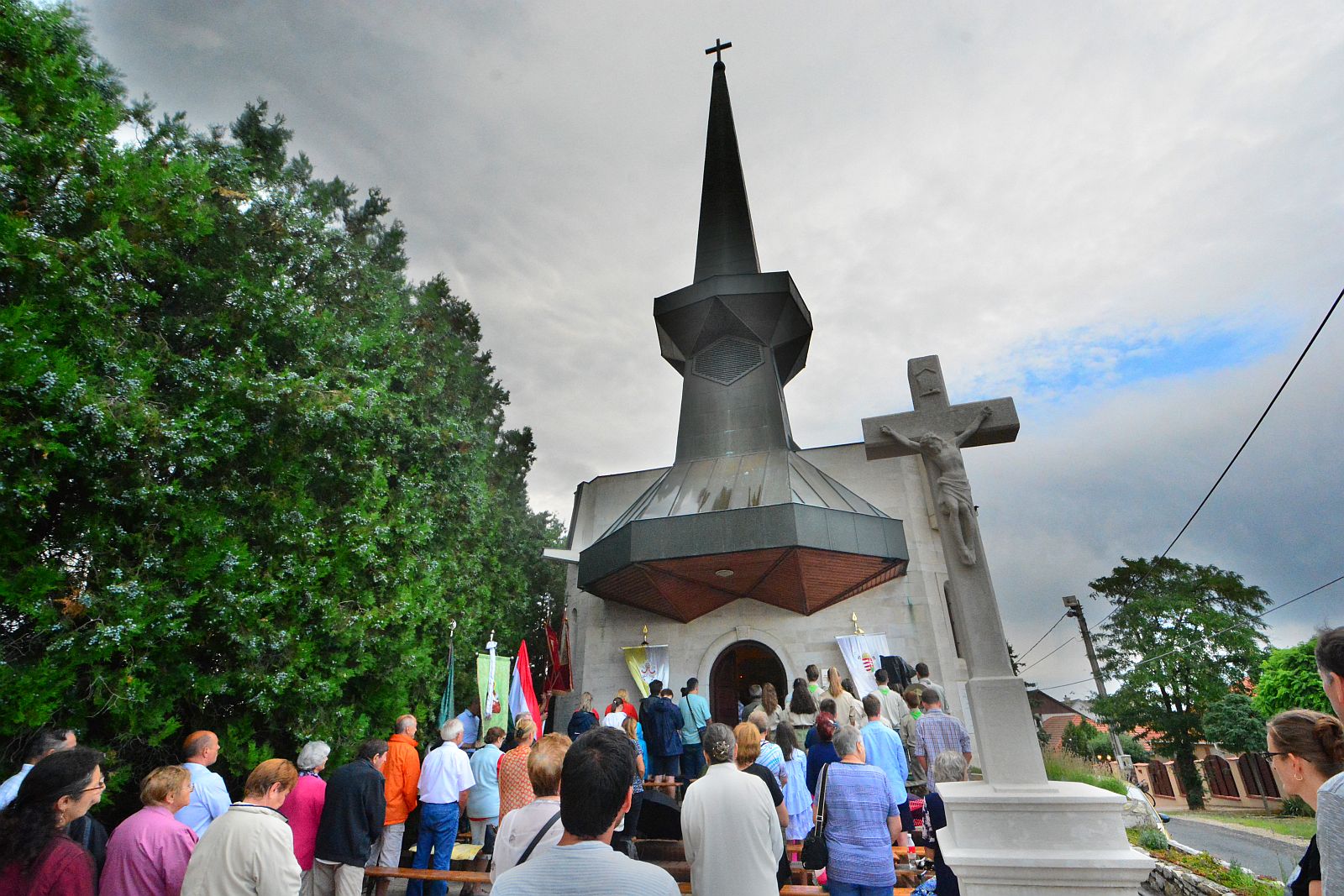 Jótékonysági bál a Szent Donát-kápolna tetejének felújításáért